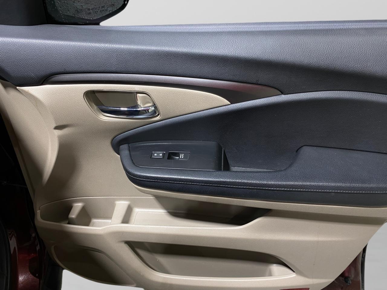 Honda Pilot EX-L w/Navigation and RES AWD 2019