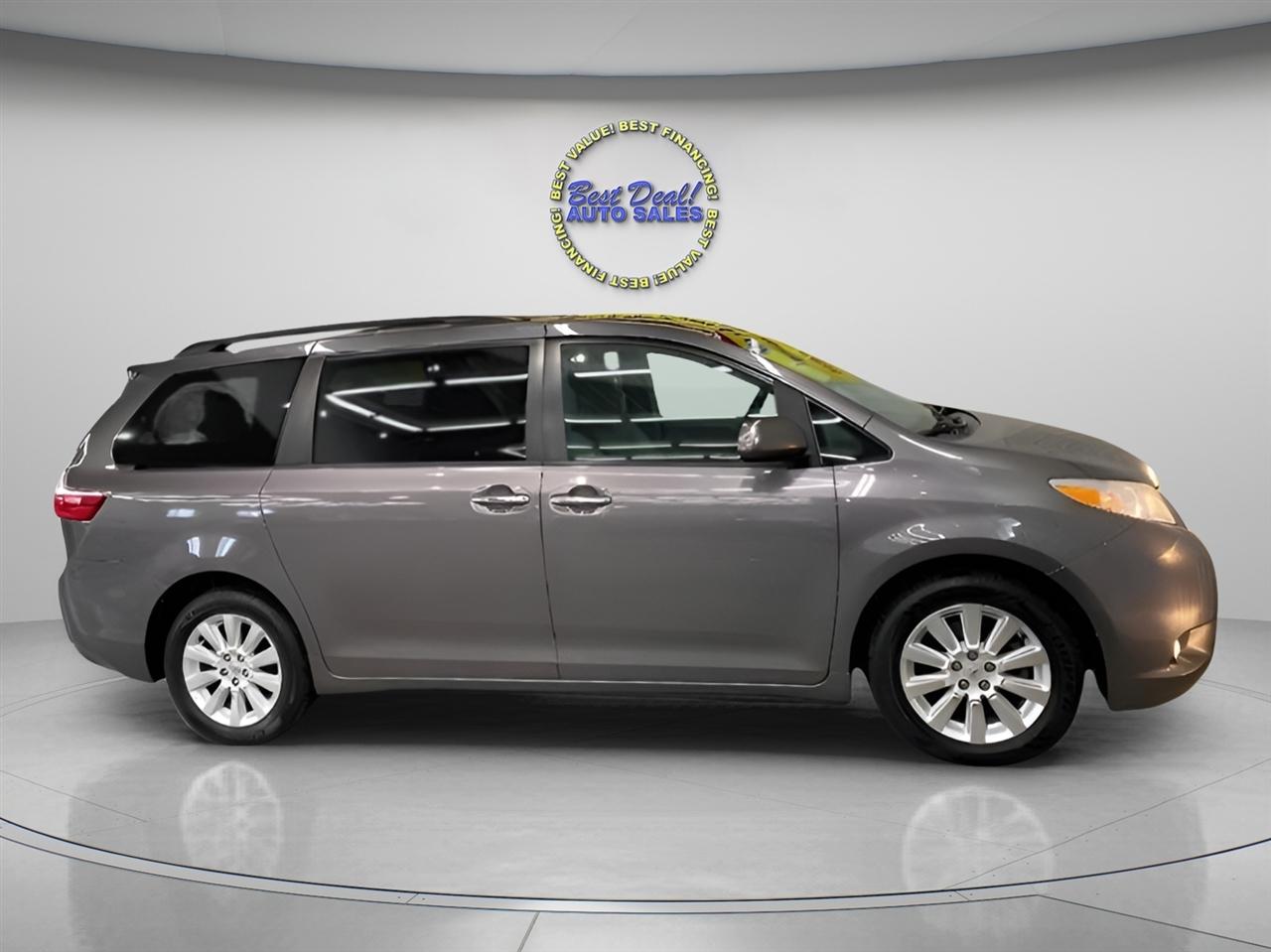 Toyota Sienna XLE AWD 7-Passenger V6 2015