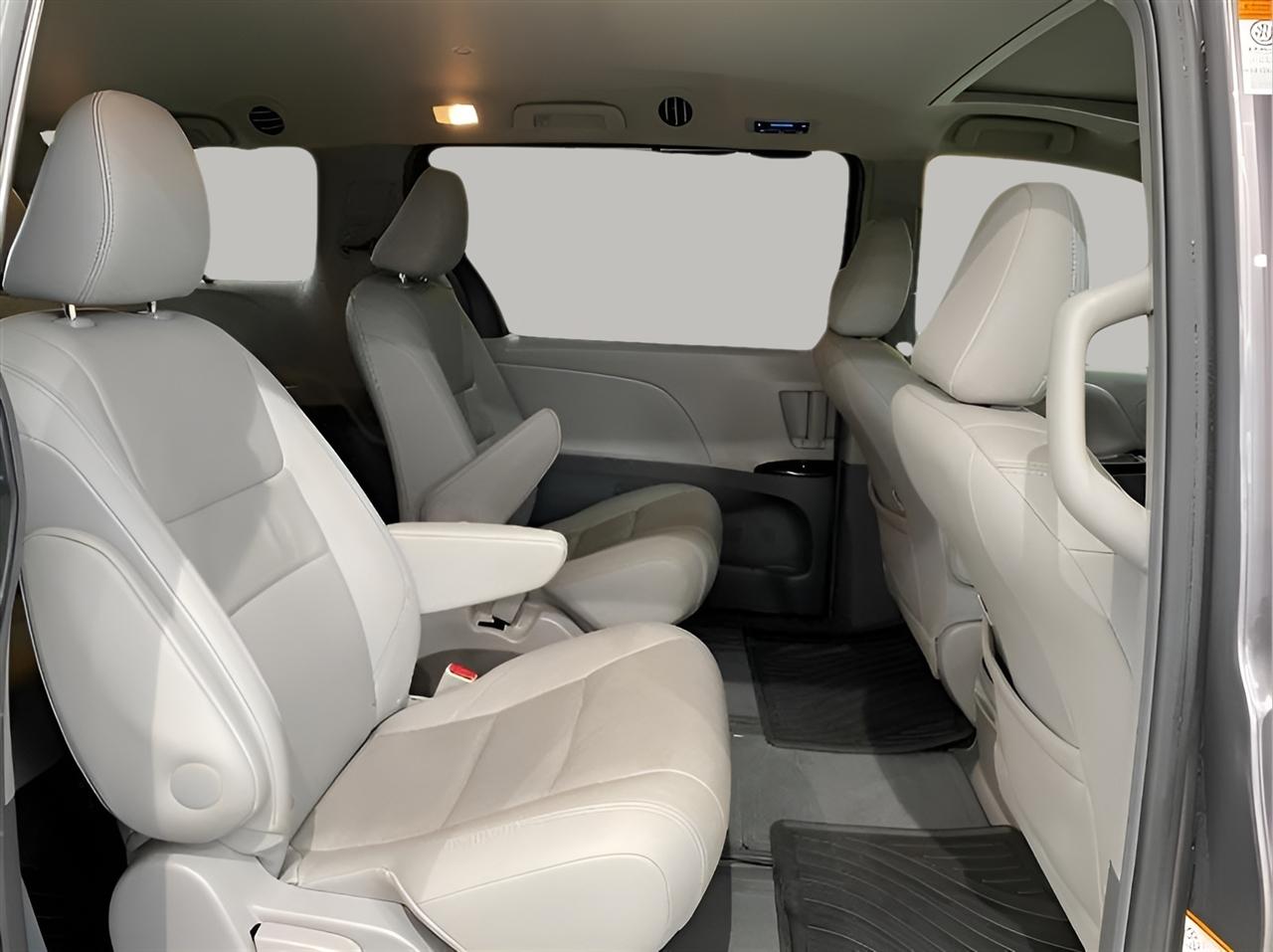 Toyota Sienna XLE AWD 7-Passenger V6 2015