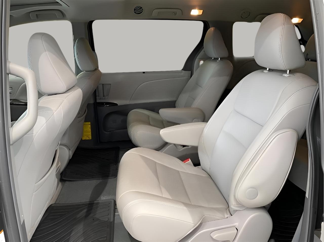 Toyota Sienna XLE AWD 7-Passenger V6 2015
