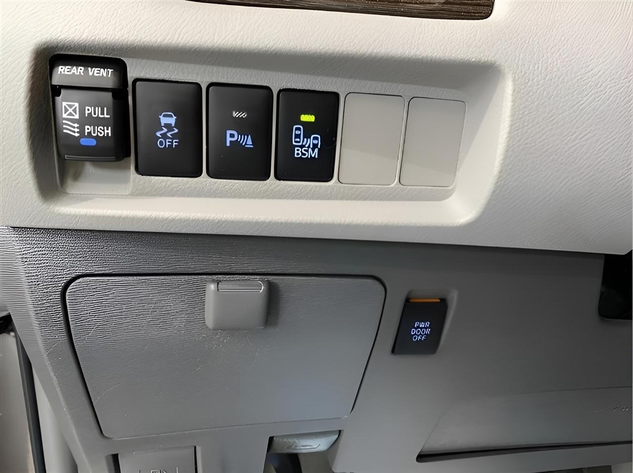 Toyota Sienna XLE AWD 7-Passenger V6 2015