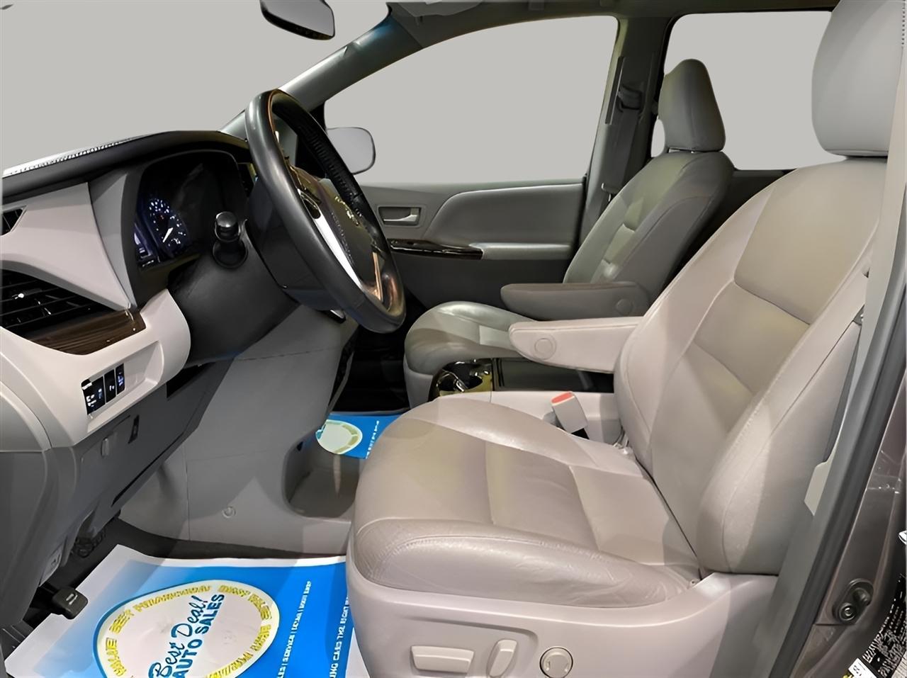 Toyota Sienna XLE AWD 7-Passenger V6 2015