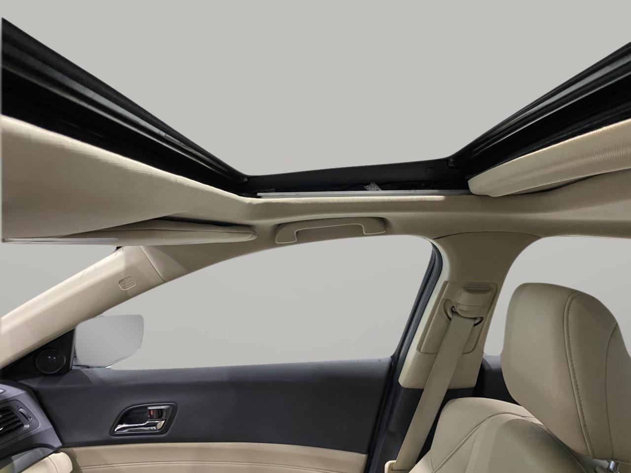 Acura ILX 8-Spd AT w/ Premium Package 2016
