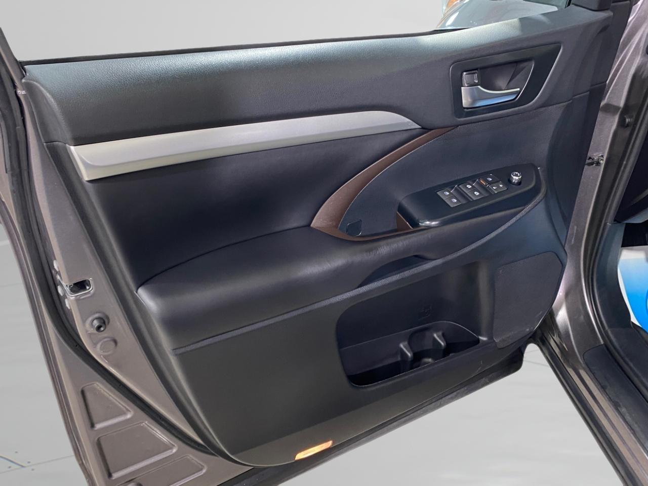 Toyota Highlander XLE AWD V6 2019