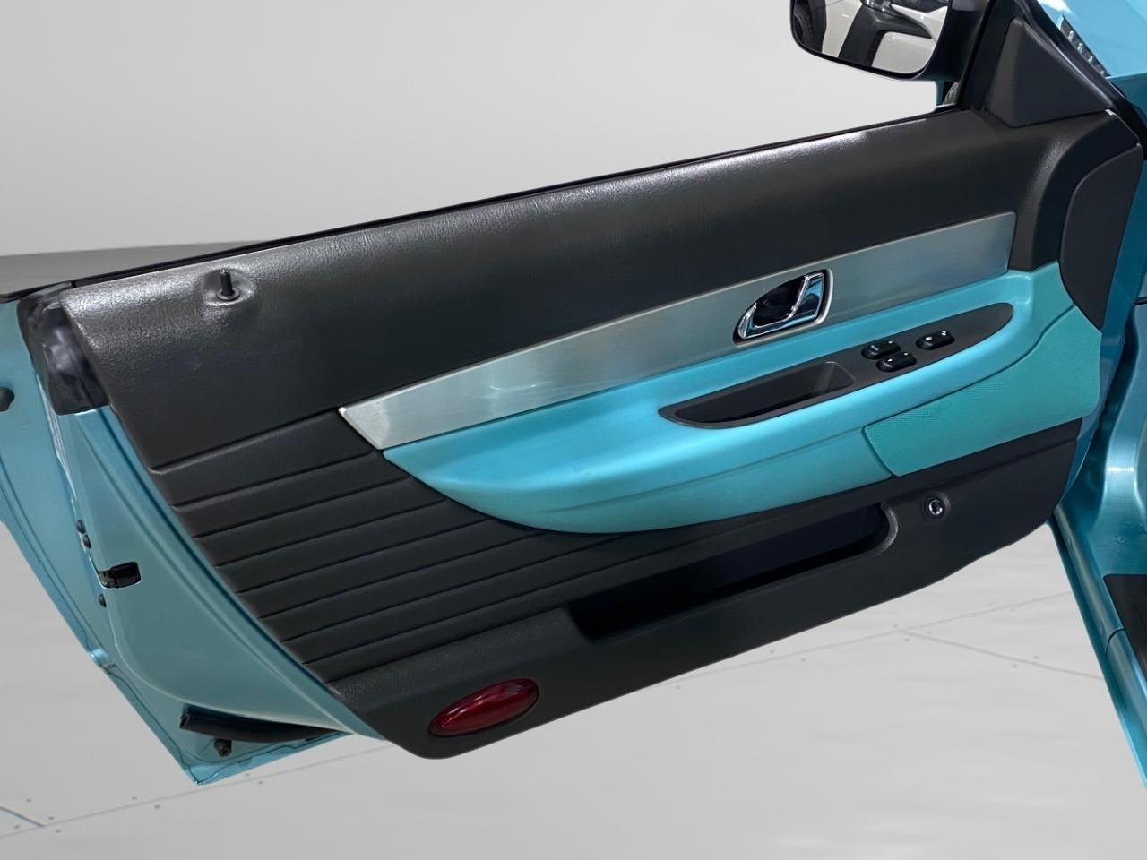 Ford Thunderbird Deluxe 2002