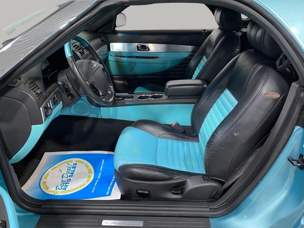 Ford Thunderbird Deluxe 2002