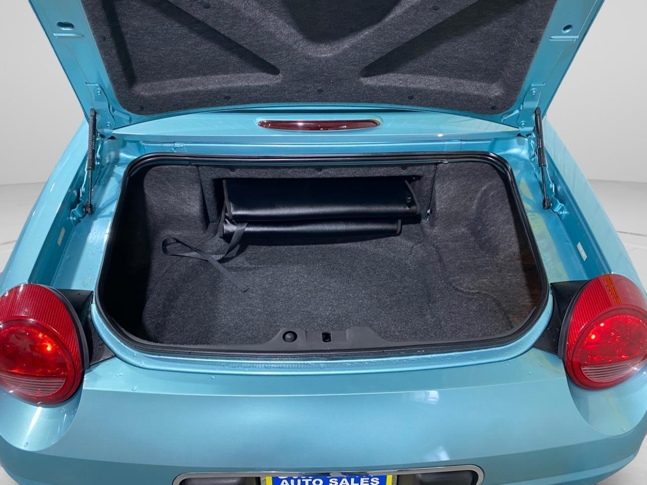 Ford Thunderbird Deluxe 2002