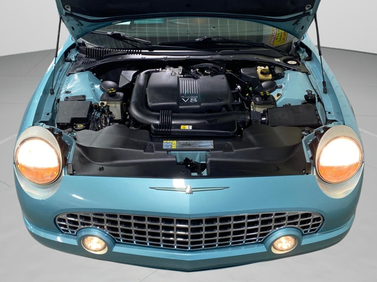 Ford Thunderbird Deluxe 2002