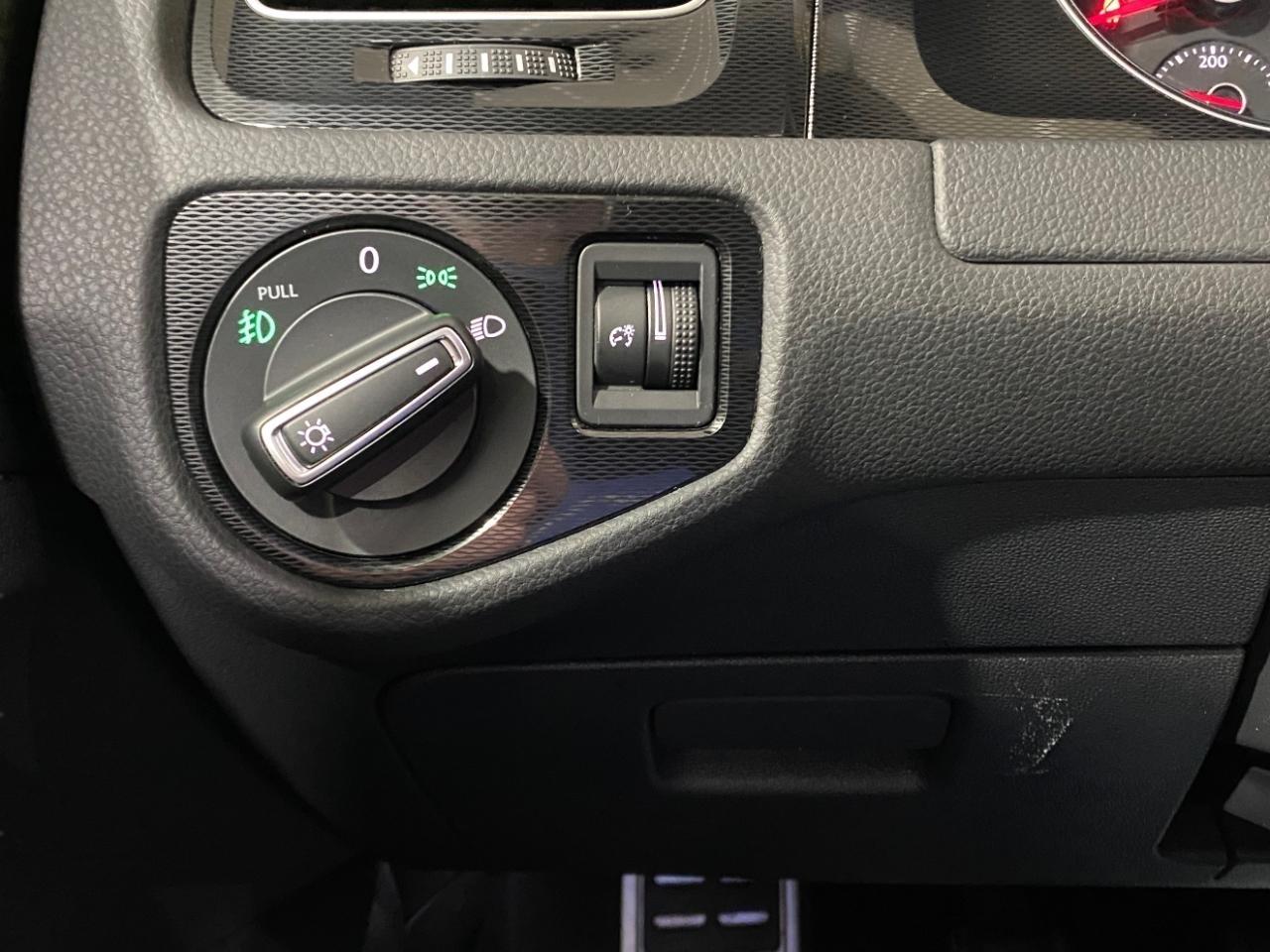 Volkswagen Golf GTI S 6M 4-Door 2017