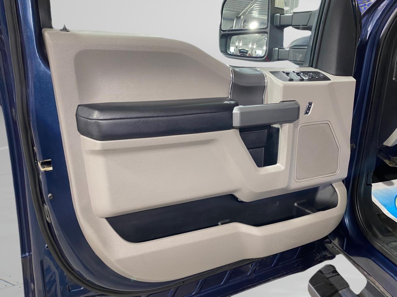 Ford F-250 SD XLT Crew Cab 4WD 2017