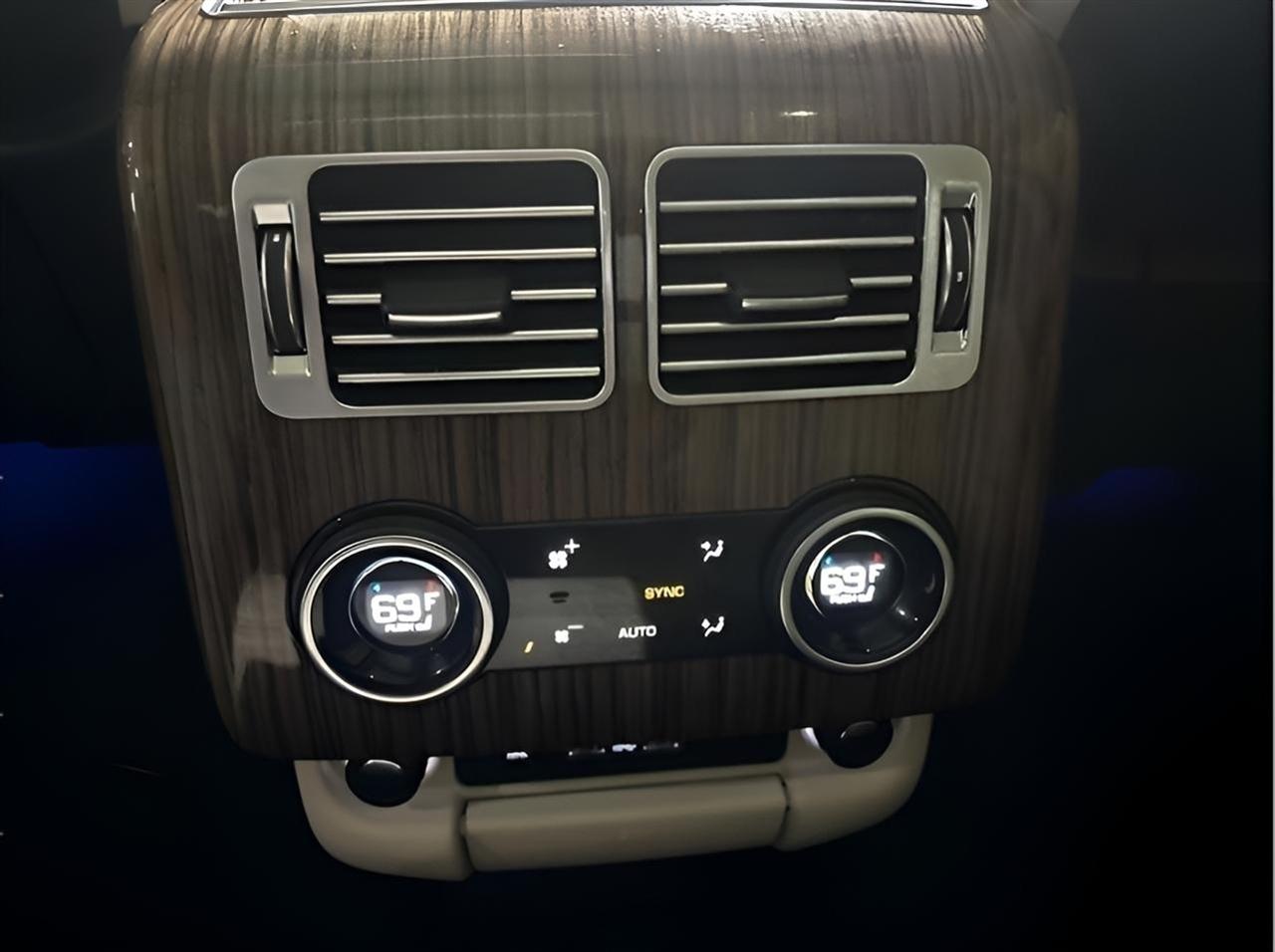 Land Rover Range Rover Supercharged LWB 2019