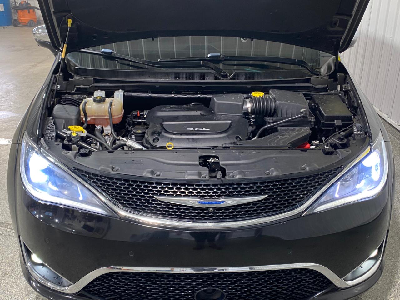Chrysler Pacifica Limited 2018
