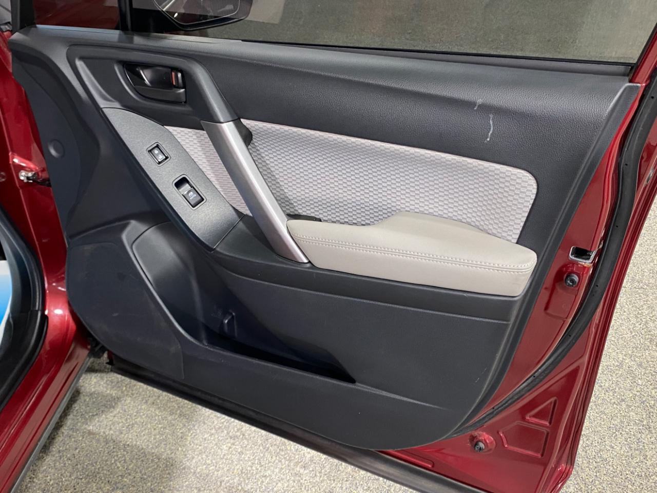 Subaru Forester 2.5i Premium PZEV CVT 2017
