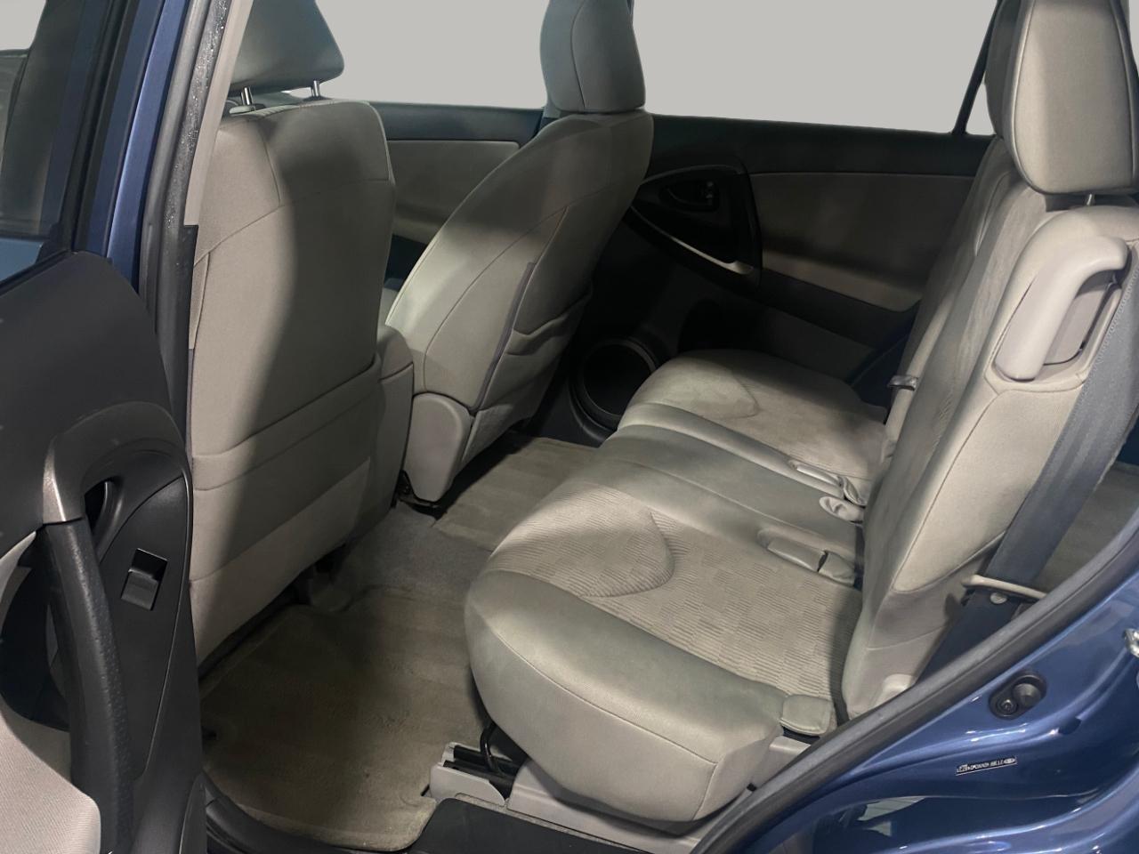 Toyota RAV4 Base I4 4WD 2012