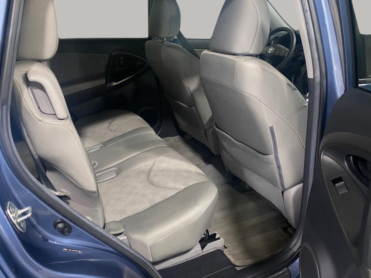 Toyota RAV4 Base I4 4WD 2012