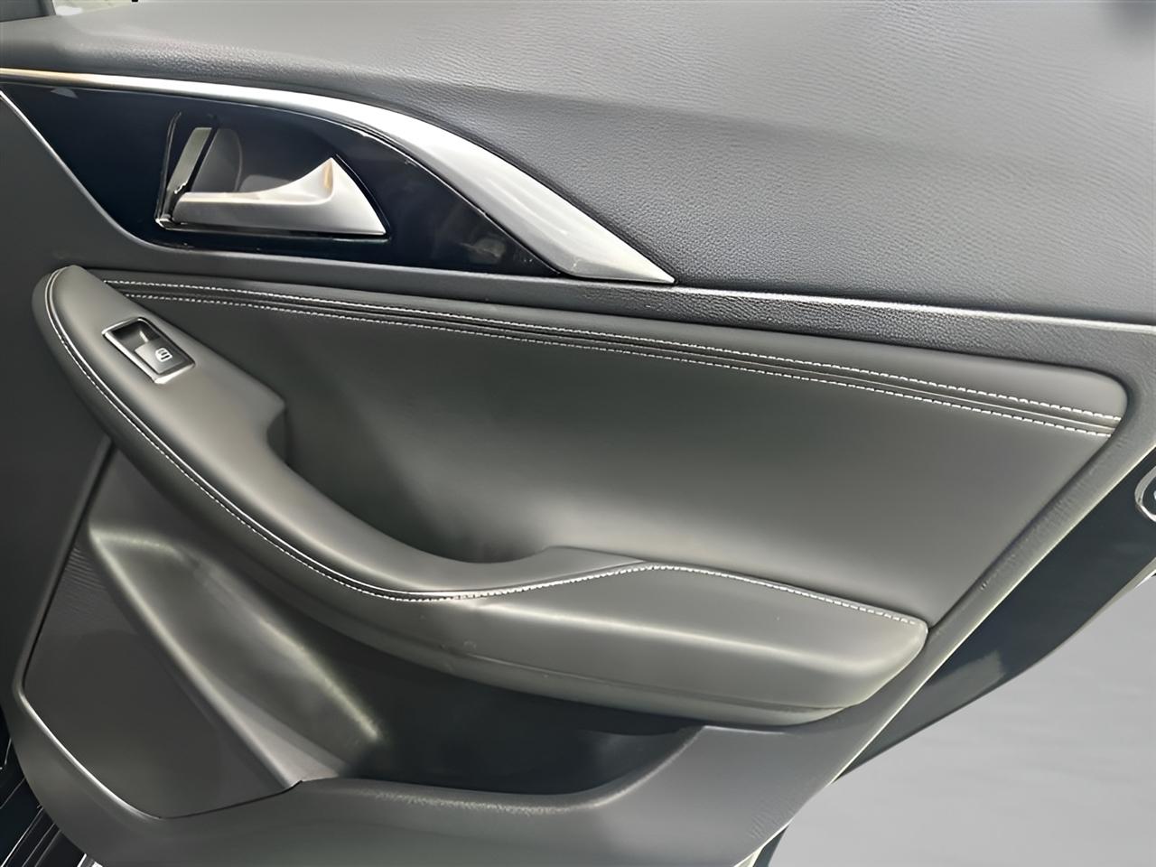 Infiniti QX30 Premium FWD 2018