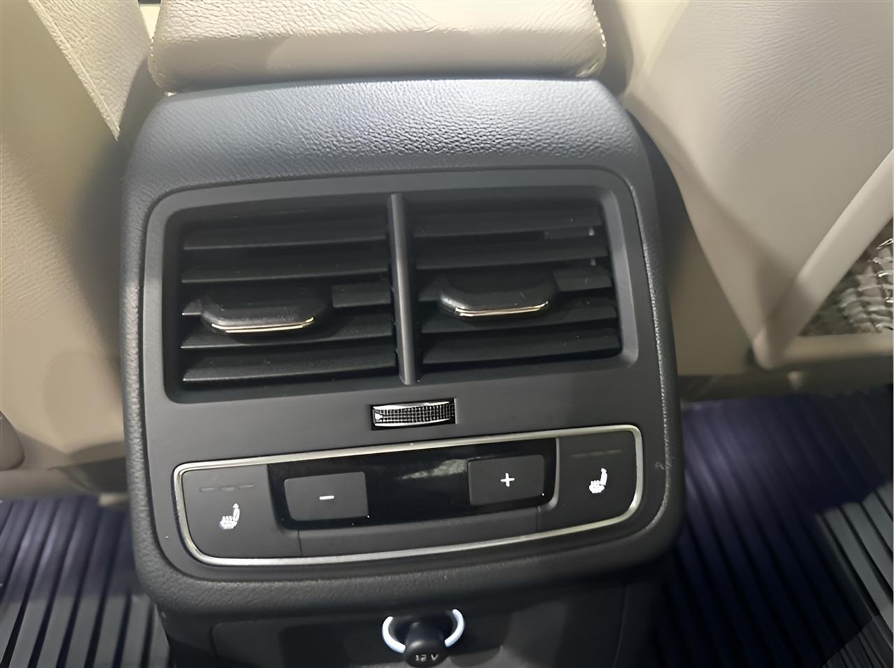 Audi A4 2.0T Premium Plus quattro Sedan 2017
