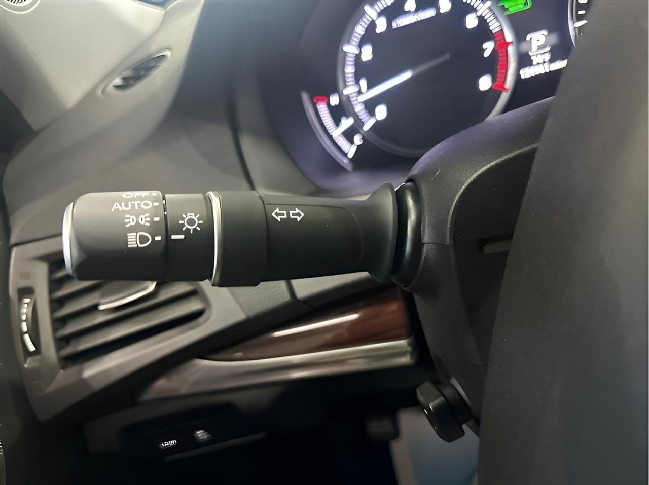 Acura MDX SH-AWD 6-Spd AT w/Tech Package 2015