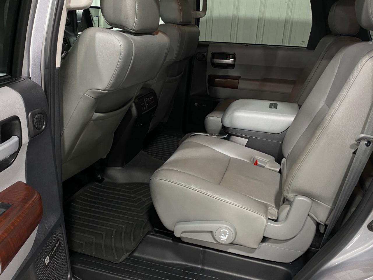 Toyota Sequoia Plantium 4WD FFV 2015