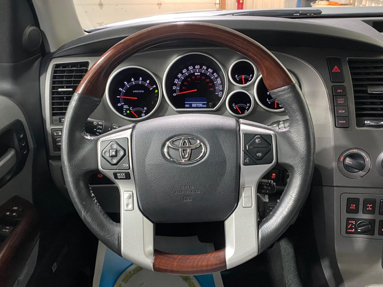 Toyota Sequoia Plantium 4WD FFV 2015