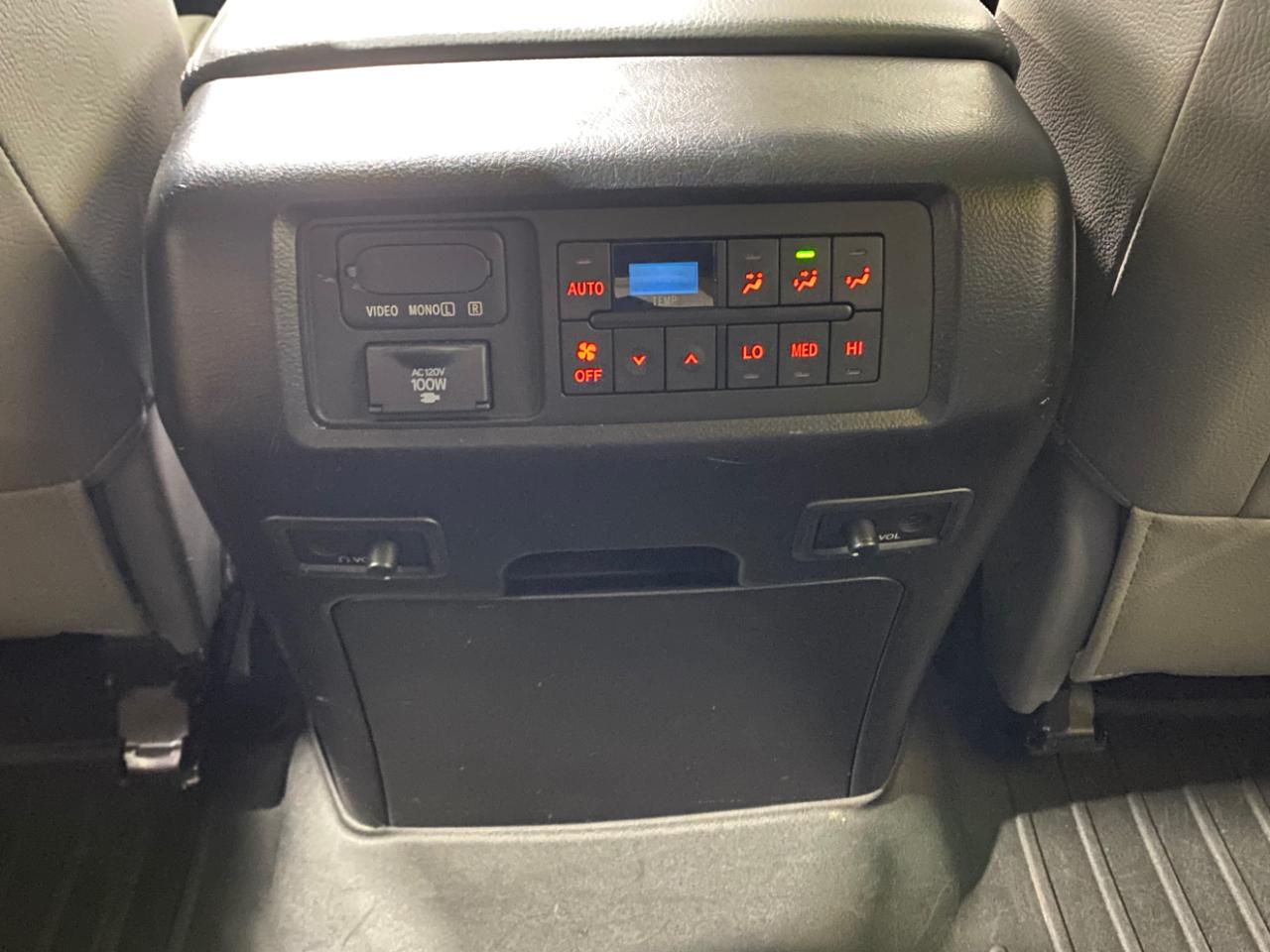 Toyota Sequoia Plantium 4WD FFV 2015