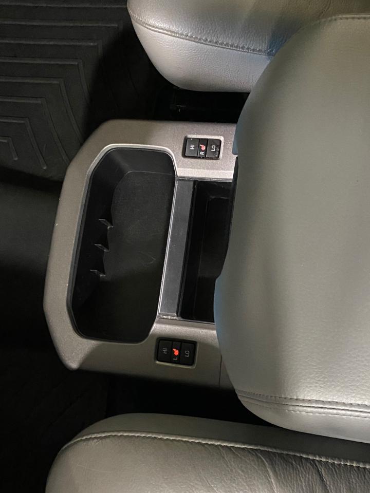 Toyota Sequoia Plantium 4WD FFV 2015