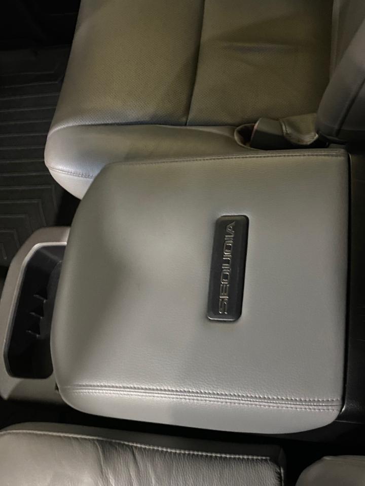 Toyota Sequoia Plantium 4WD FFV 2015