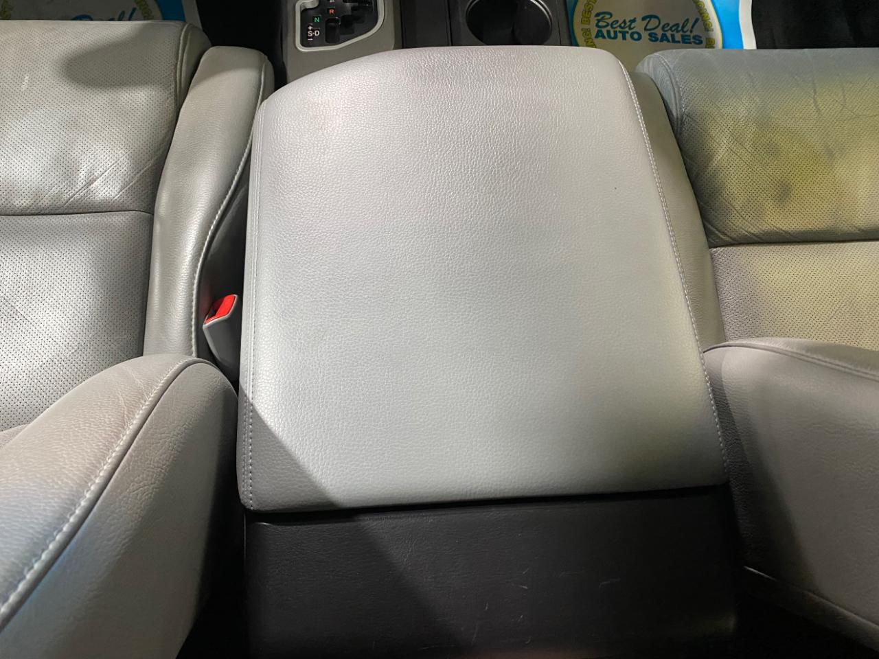 Toyota Sequoia Plantium 4WD FFV 2015