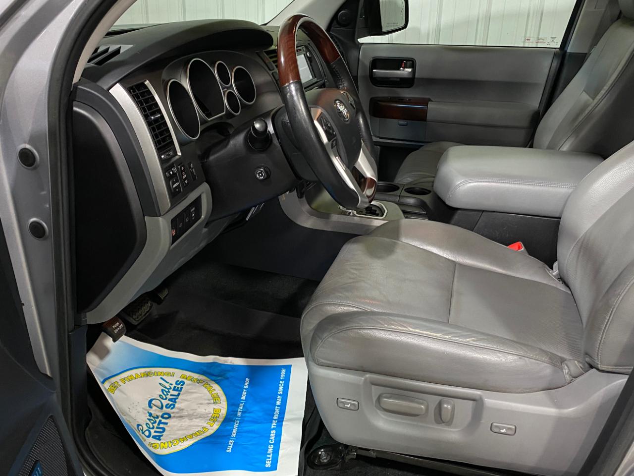 Toyota Sequoia Plantium 4WD FFV 2015