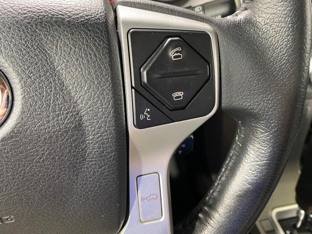 Toyota Sequoia Plantium 4WD FFV 2015