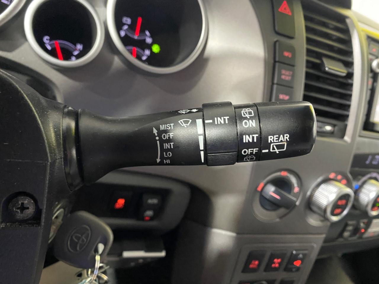 Toyota Sequoia Plantium 4WD FFV 2015