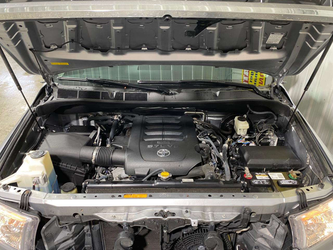 Toyota Sequoia Plantium 4WD FFV 2015