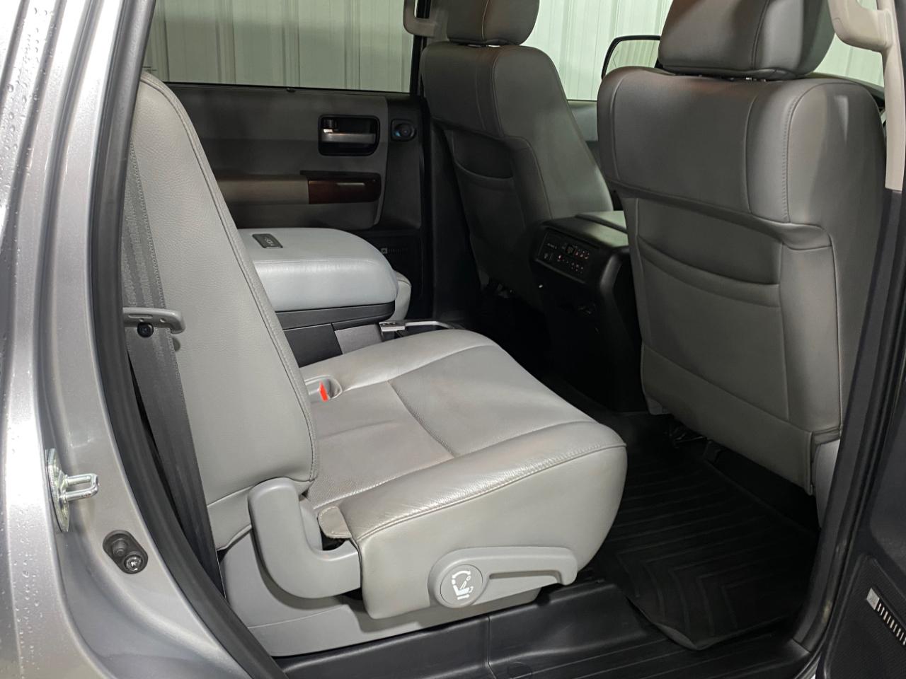 Toyota Sequoia Plantium 4WD FFV 2015