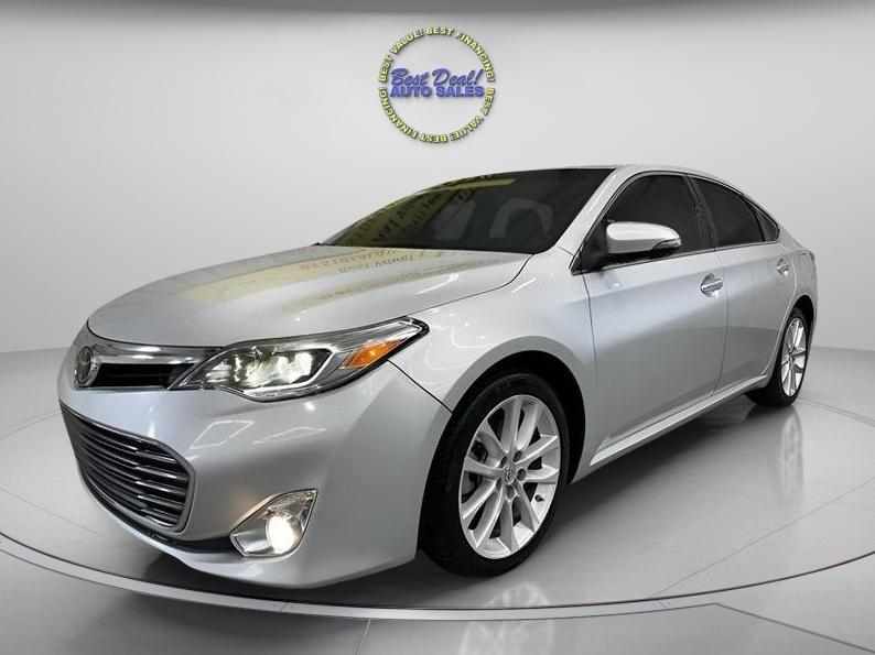 Silver 2014 Toyota Avalon Sedan Front-Wheel Drive 6-Speed Automatic