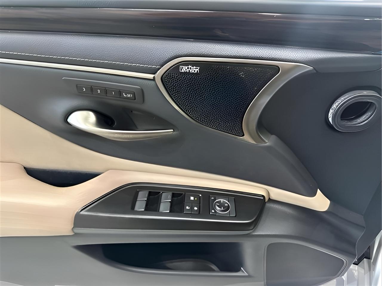 Lexus ES 350 Luxury 2019