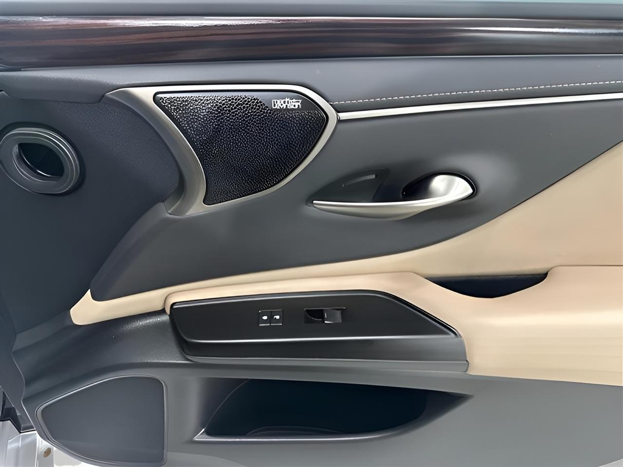 Lexus ES 350 Luxury 2019