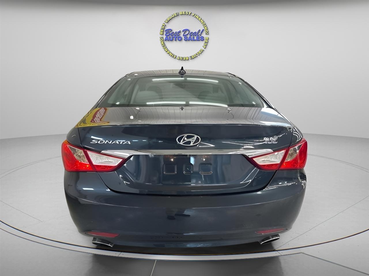 Hyundai Sonata SE 4D Sedan 2.4 2013