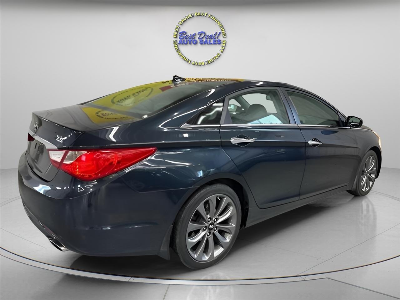 Hyundai Sonata SE 4D Sedan 2.4 2013