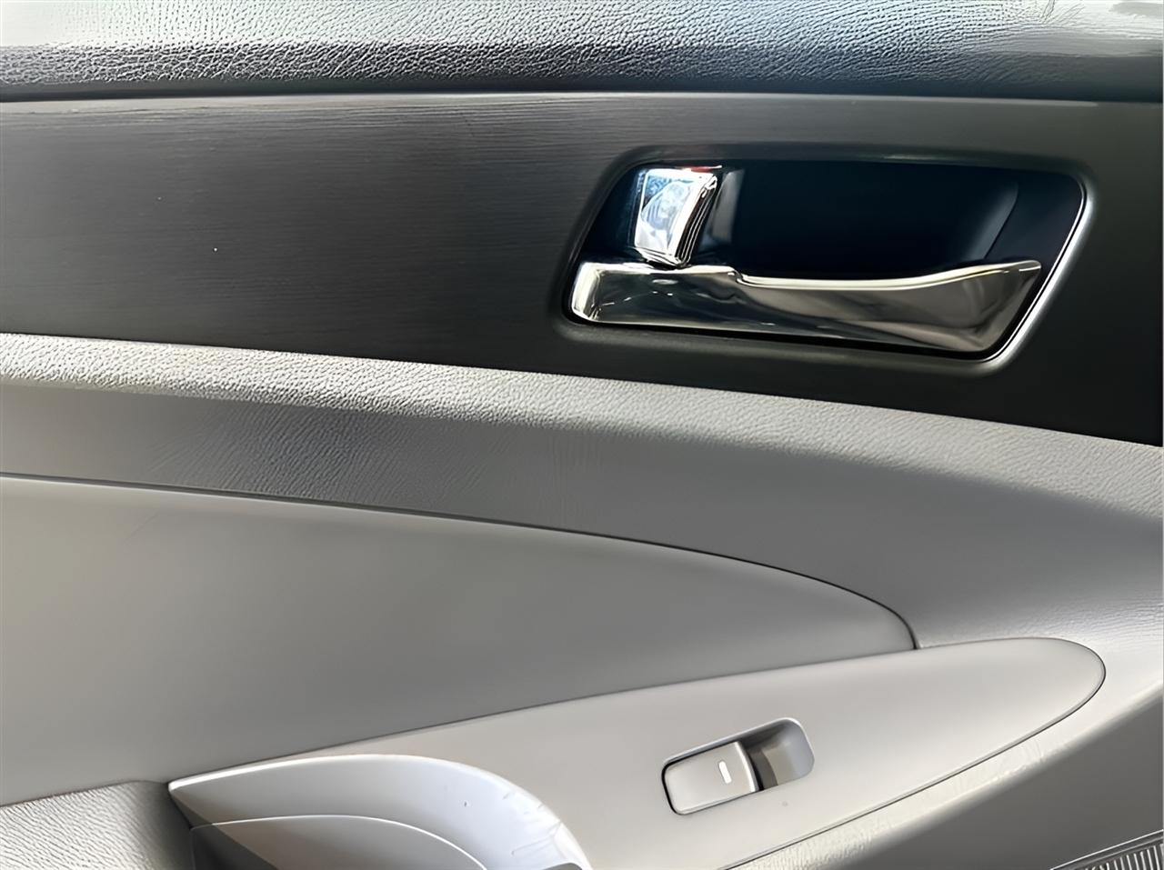 Hyundai Sonata SE 4D Sedan 2.4 2013