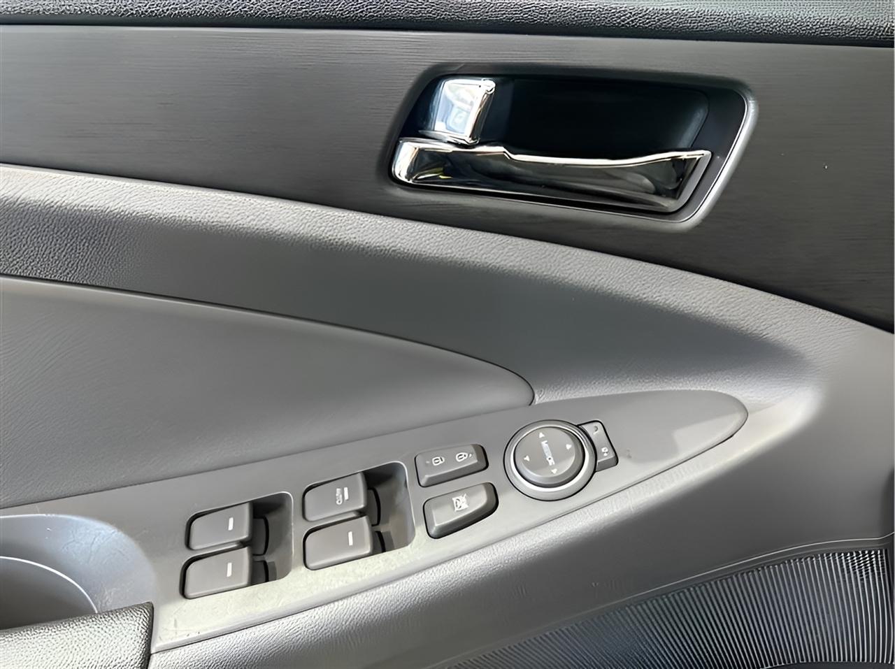 Hyundai Sonata SE 4D Sedan 2.4 2013