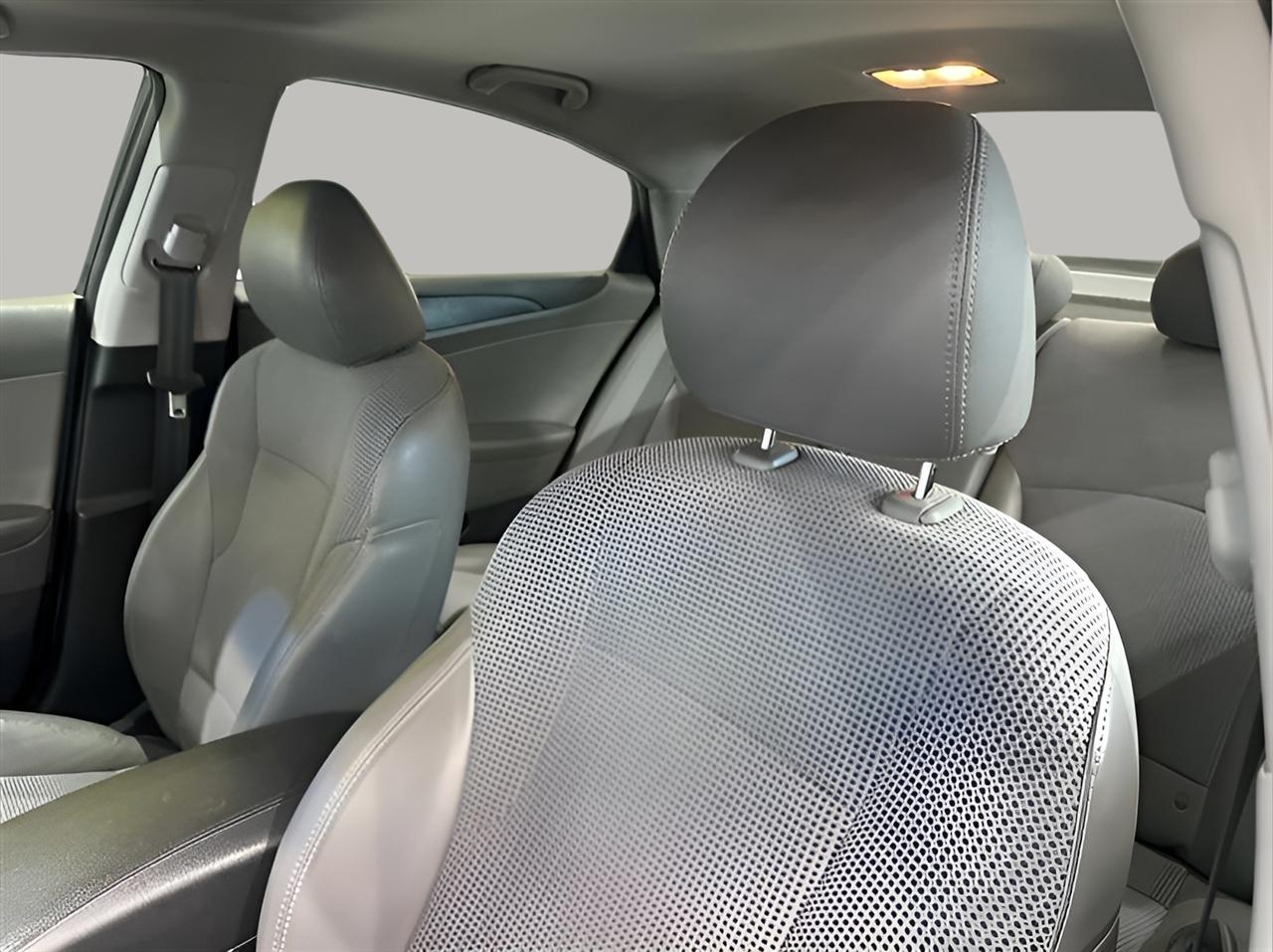 Hyundai Sonata SE 4D Sedan 2.4 2013