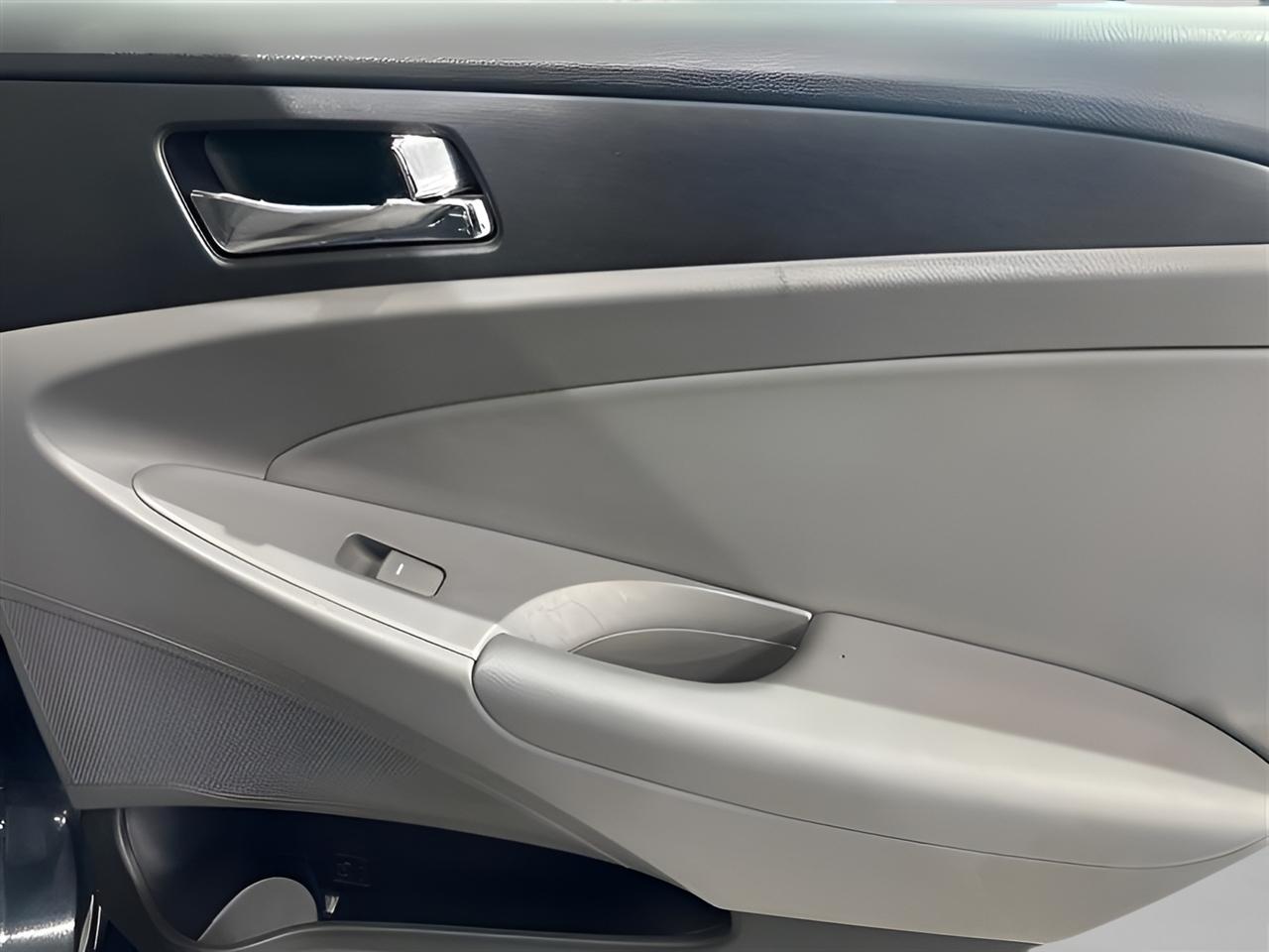 Hyundai Sonata SE 4D Sedan 2.4 2013