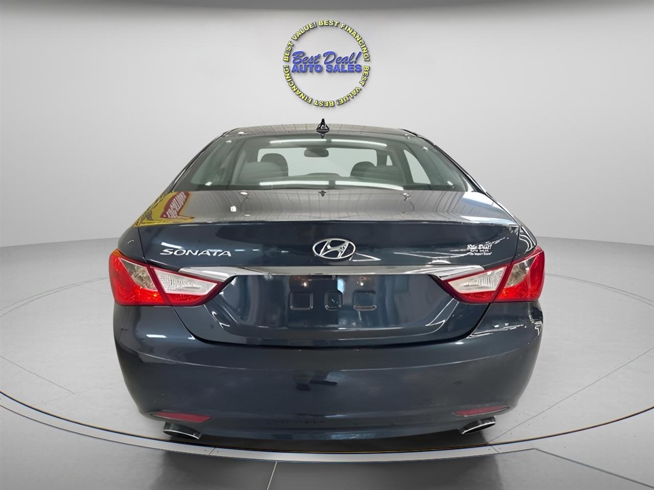 Hyundai Sonata SE 4D Sedan 2.4 2013