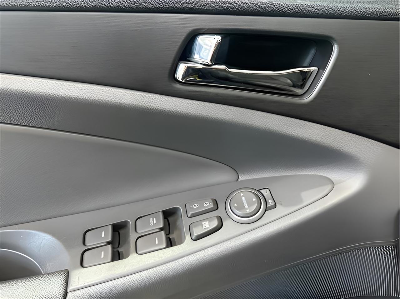 Hyundai Sonata SE 4D Sedan 2.4 2013