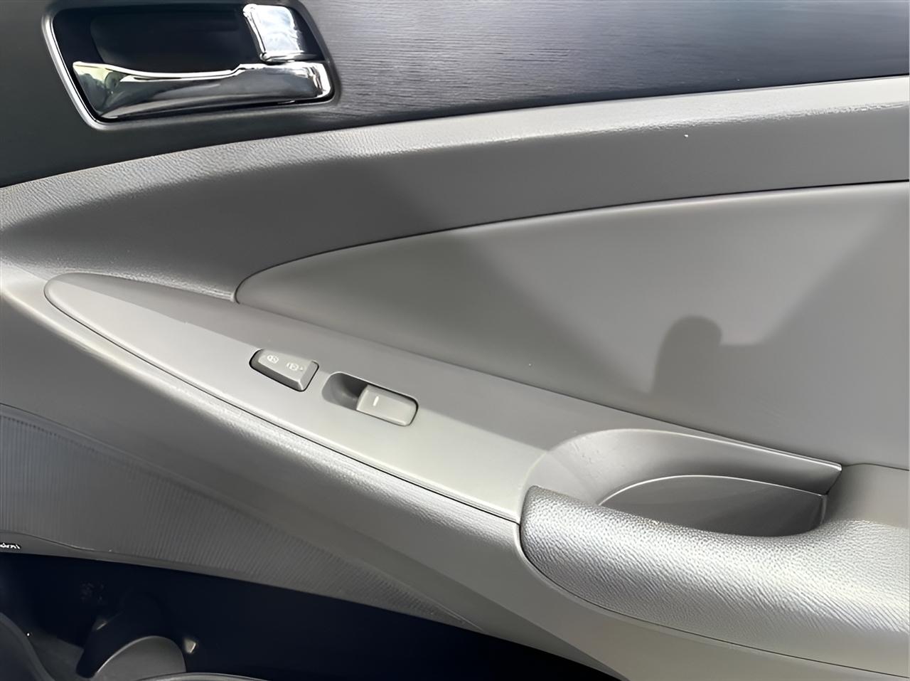 Hyundai Sonata SE 4D Sedan 2.4 2013