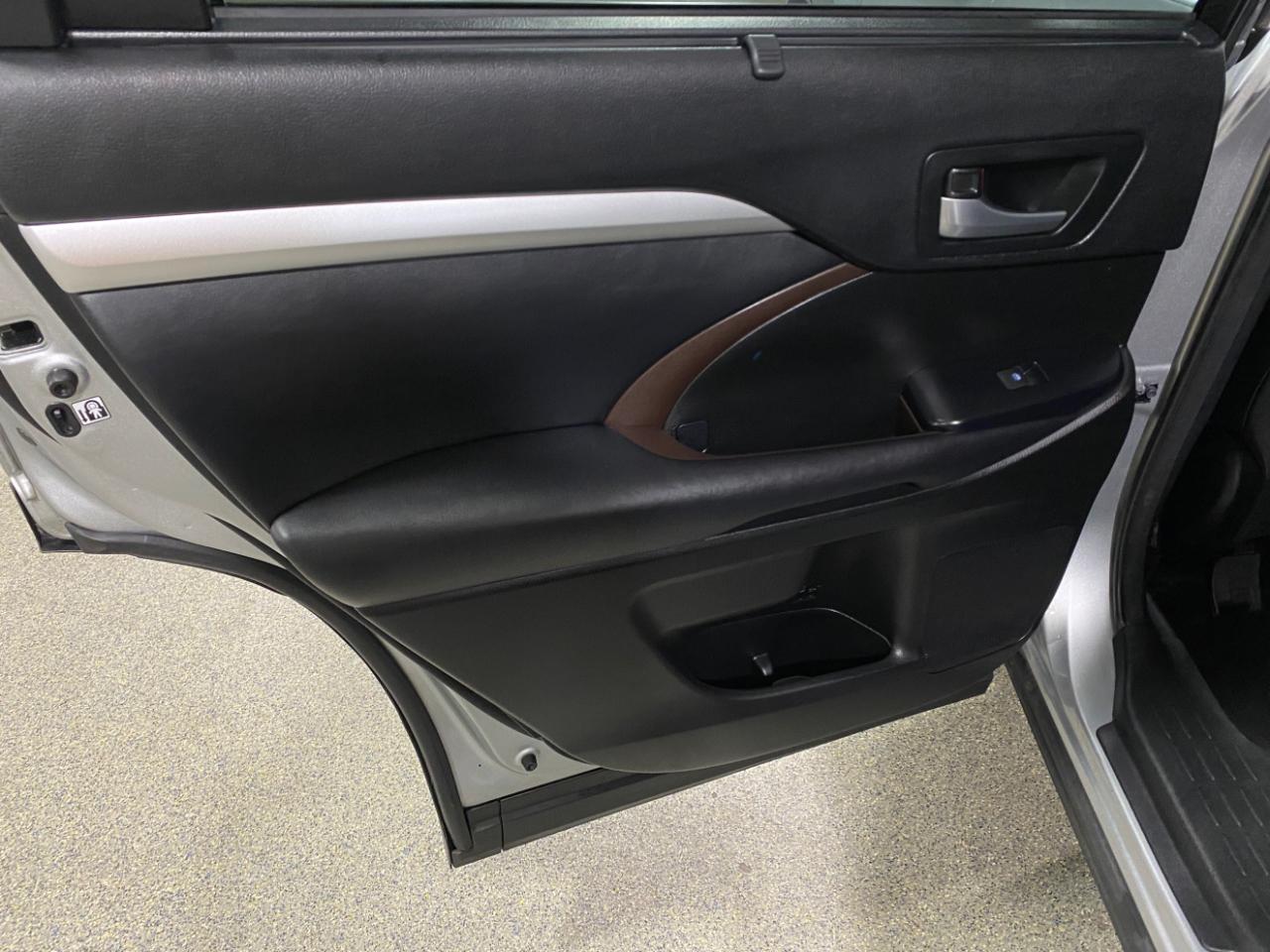 Toyota Highlander XLE AWD V6 2017