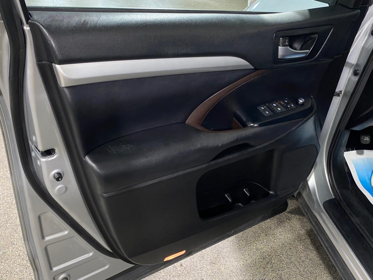Toyota Highlander XLE AWD V6 2017