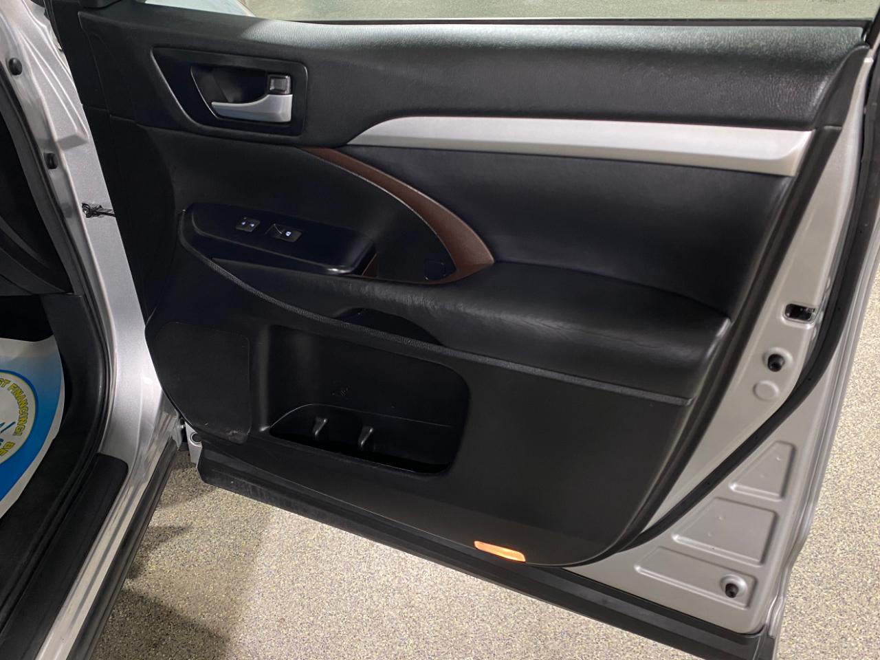 Toyota Highlander XLE AWD V6 2017