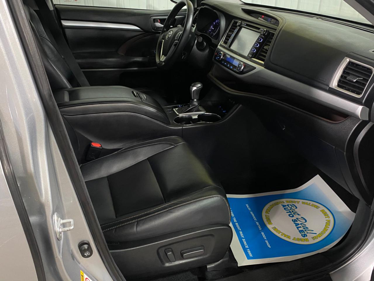 Toyota Highlander XLE AWD V6 2017