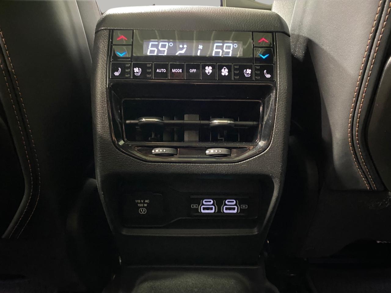 Jeep Grand Cherokee L Summit 4WD 2023